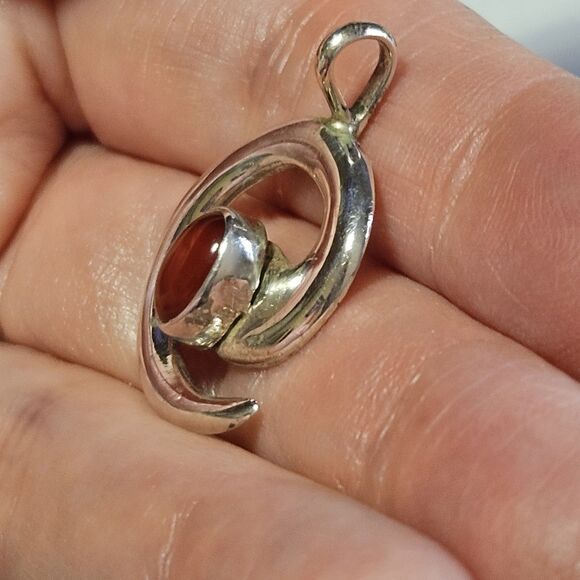 *Sale* Vintage LD Sterling Silver Swirl Pendant With Oval Garnet - Picture 2 of 10